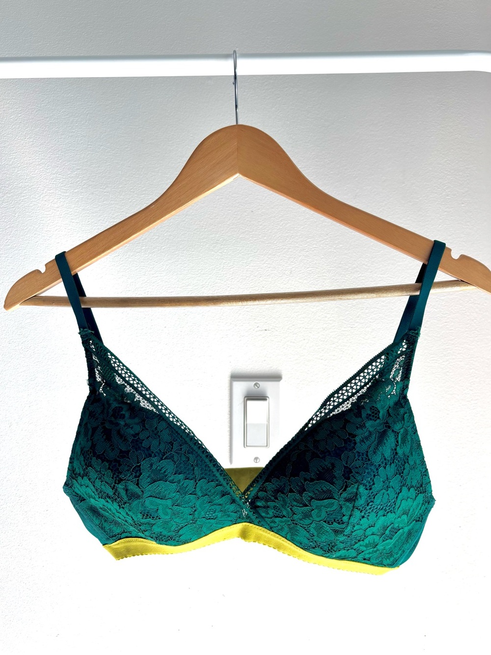 KNIX Two-Tone Lace Triangle Wireless Bralette Size M